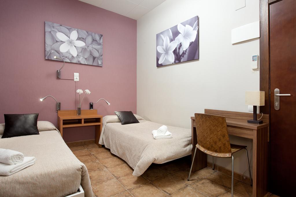 Pension Mariluz Barcelona Room photo