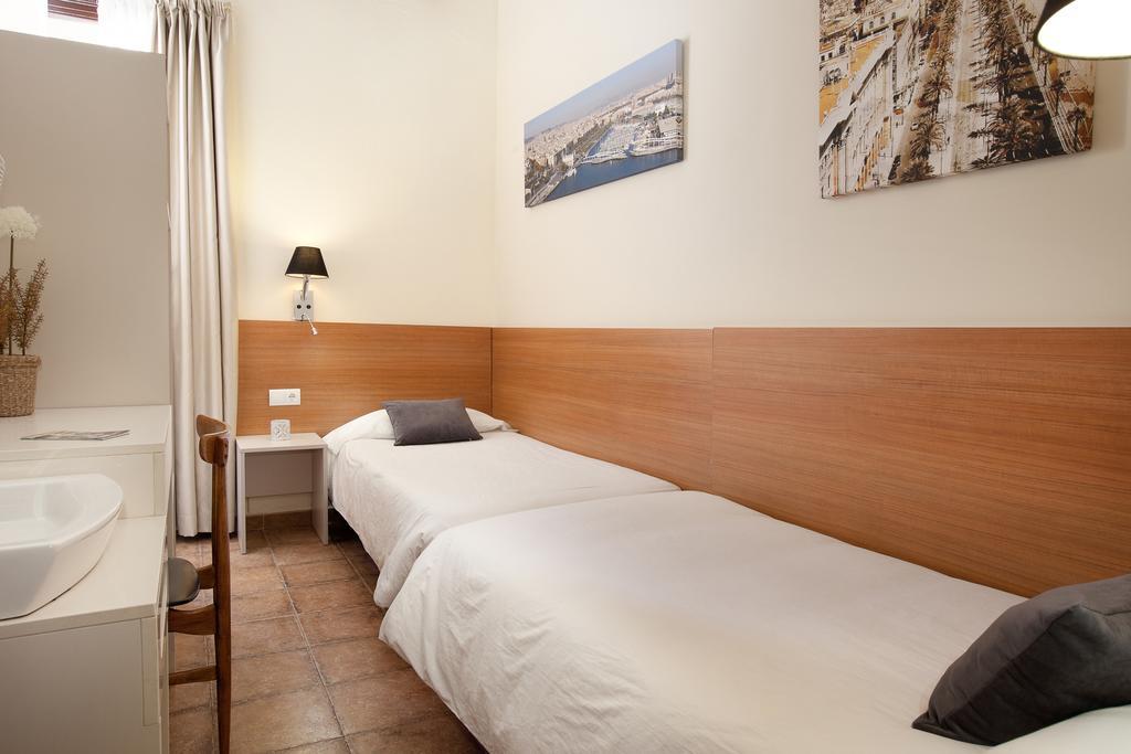 Pension Mariluz Barcelona Room photo