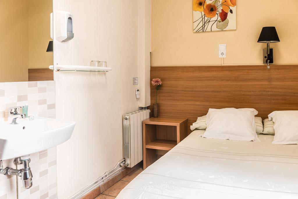 Pension Mariluz Barcelona Exterior photo