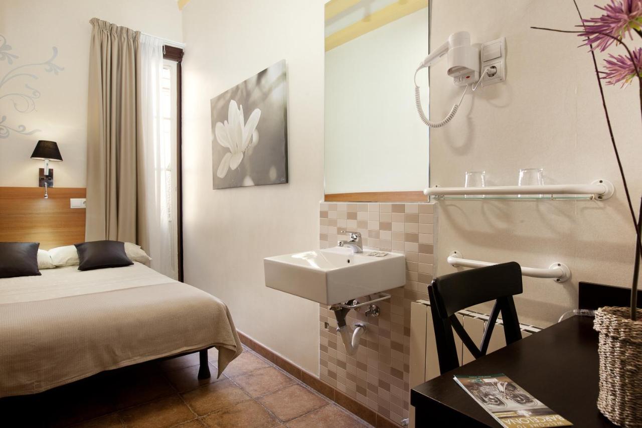 Pension Mariluz Barcelona Exterior photo